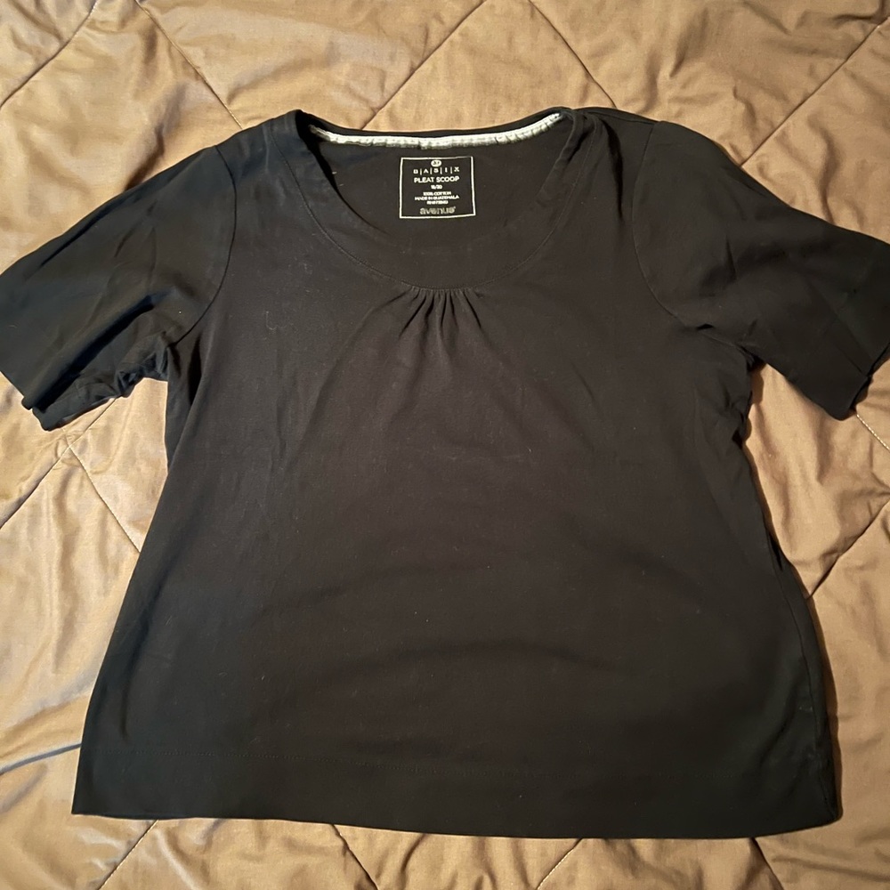LASTCHANCE-Avenue faded black pleated neck tee.  sz 18/20 but fits like 14/16